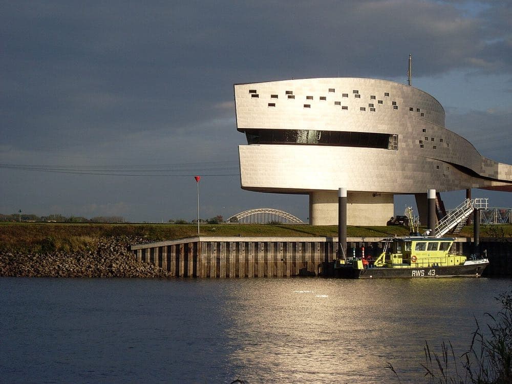 Vessel traffic control station